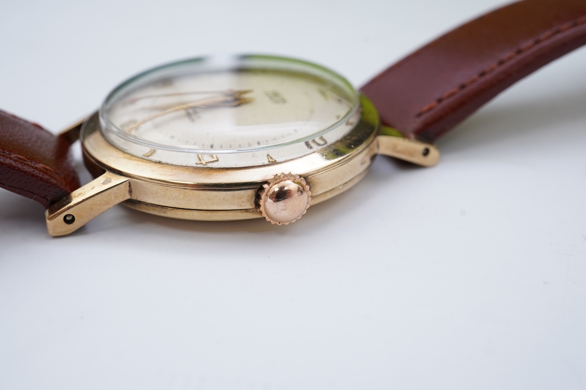 A gentleman's 1950's? 9ct gold Smiths Everest manual wind wrist watch